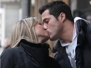 Bóng đá anh, ngoại hạng anh, lịch thi đấu euro 2012, Julio Cesar hạnh phúc bên tình cũ của Ro "béo"